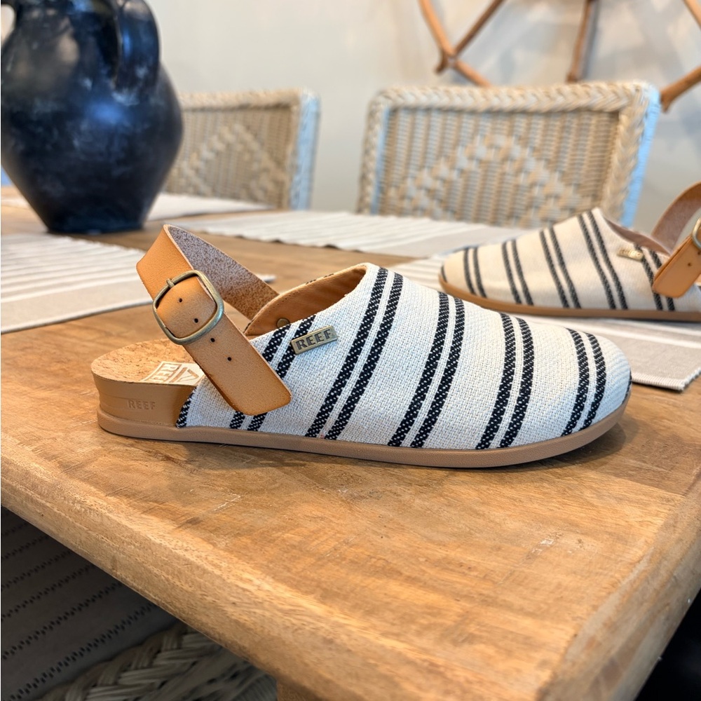 REEF WOMENS SIZE 6 Black and White Striped Slip-On Mules with Tan Strap - Picture 6 of 9
